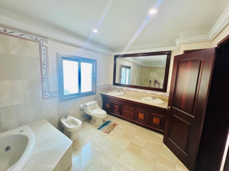 Beach Front Penthouse In Exclusive Tower 聖多明哥 外观 照片